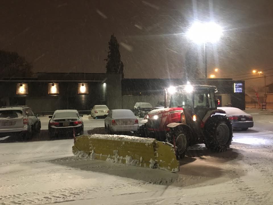 24/7 snow removal service